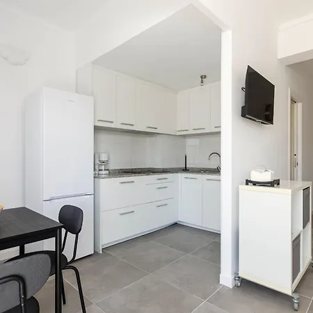 Yourhouse Monges With Balcony Appartement